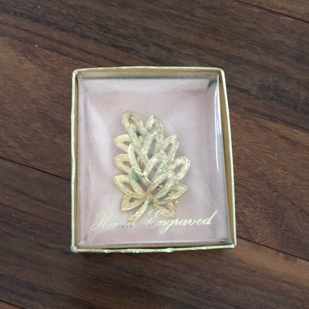 Beautiful vintage broach
